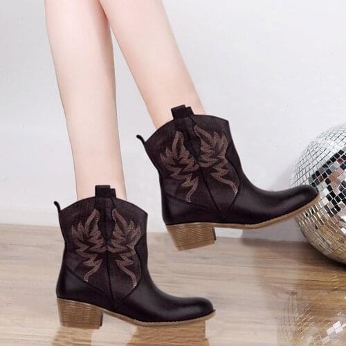 Womens Boots Autumn And Winter Knight Boots New Large Size Embroidered Short Boots Retro Style Thick Heel Pointed MartinBoot