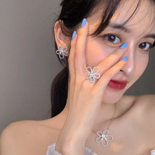 South Koreas new five blooming big flower necklace women, fashion bride wedding necklace for women classic zircon necklace