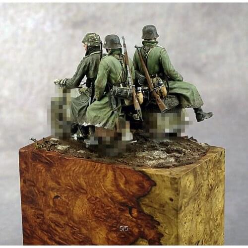 1:35 Resin Figure Model Kit Unassambled Unpainted //T008(NO motorcycle NO base)4 FIGURES