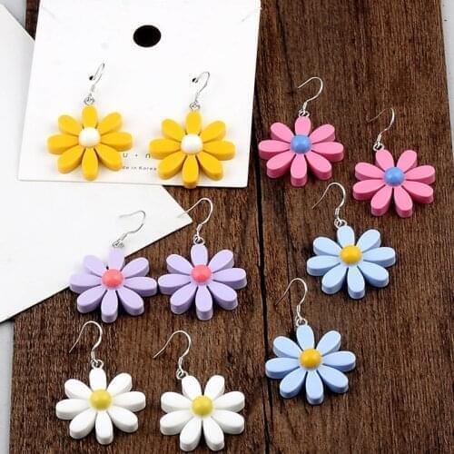 Hot Sale Korean Style Ladies Earrings Candy Color Resin Daisy Flower Stud Earrings For Women Girls Lovely Summer Jewelry Gift