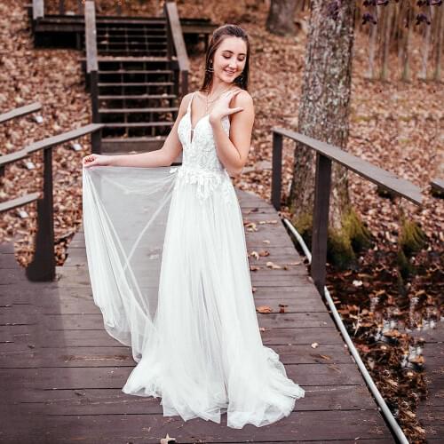 UZN Elegant White A-Line Lace Appliques Tulle Wedding Dress Sexy V-Neck Spagetti Straps Bridal Gown Illusion Backless Wedding