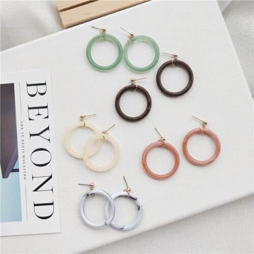 Vintage Round Translucent Acrylic Drop Earrings for Women Simple Geometric Acetate Tortoiseshell Elegant Female Pendant Earring