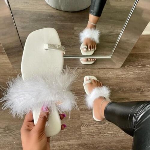 2021 Womens Slippers Summer New Fashion Flat Bottom Diamond Plush Sandals Plus Size European And American Outdoor Toe Sandals