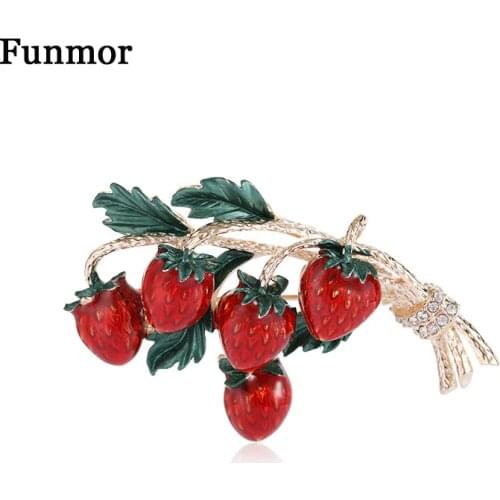 Funmor Exquisite Strawberry Brooch Fruit Enamel Pins Crystal Jewelry Women Girls Dress Hat Accessories Appointment Bijoux Gifts