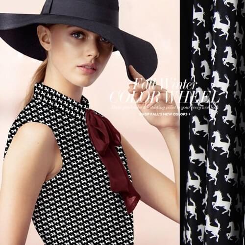 114cm wide 14mm anti-wrinkle white horse print black silk crepe de chine fabric material for clothes skirt