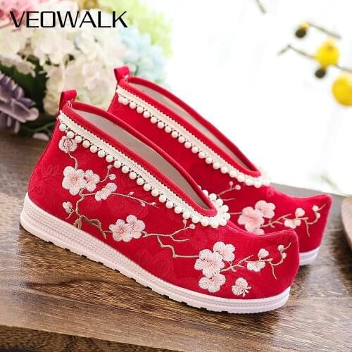 Veowalk Plum Flower Embroidered Women Pointed Roe Hanfu Shoes with Pearls Chains Retro Chinese Style Comfortable Ladies Flats