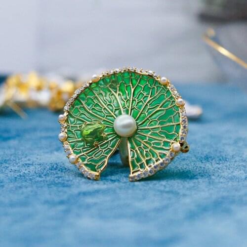 Vanssey Luxury Fashion Jewelry Flower Lotus Leaf Enamel Natural Pearl Brooch Pin Wedding Party Accessories for Women 2020 New