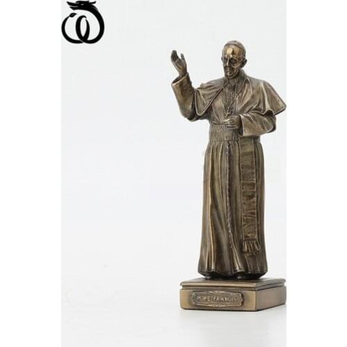 WU CHEN LONG Creative Religion Francis Figurines Pope Art Sculpture Resin Crafts Home Decoration Britbday Gift R5809