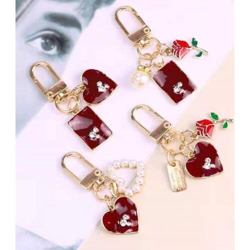 New Sweet And Romantic Keychain Love Rose Pearl Keychain Backpack Earphone Box Pendant Ins Metal Jewelry Creative Party Souvenir