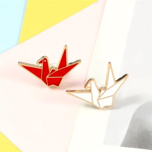 Red White Cute Anime Badges Brooch Cartoon Thousand Paper Cranes Good Luck Enamel Pins Denim Clothes Lapel Pin Jewelry for Women