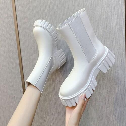 LapoLaka Footwear