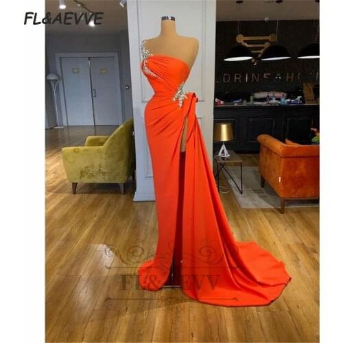 2021 Fashion Strapless Red Evening Dress Beads Elastic Satin with Train Split Side Floor Length Evening Prom Party Gowns