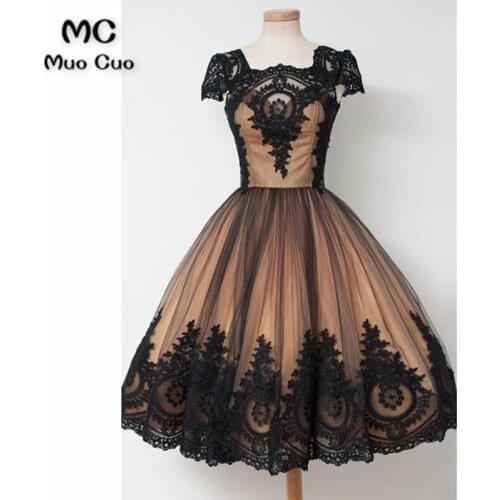 Elegant 2018 Ball Gown Homecoming Dress Short with Short Sleeves Appliques Homecoming Graduation Dresses Tulle Cocktail Dresses