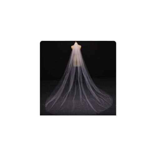 Soft tulle, fingertip length wedding veil