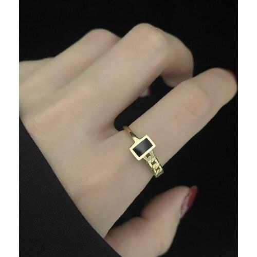 Small Black Quadrate BF Style Chain Fashion Simple Student Ring Titanium Steel Gold-Plated Womens Fine Ring