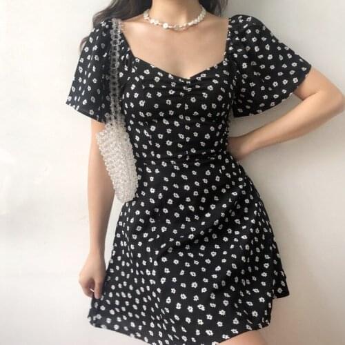French Vintage Open Collarbone V-neck Daisy Dress with Slim Waist Cut Flower Platycodon Skirt