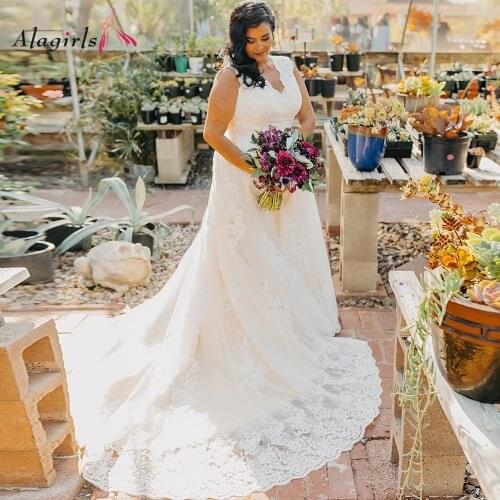 Simple Plus Size Wedding Dress Appliques Embroidery Lace Wedding Gown V Neck Illusion Back Bridal Dress 2020