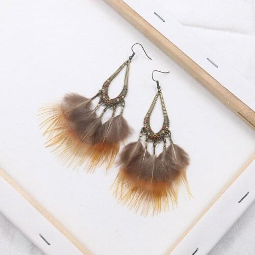 Bohemian Summer Earrings For Women Ethnic Jewelry New Drop-shaped Rice Bead Long Brown Feather Earring Danglers Kolczyki Brincos