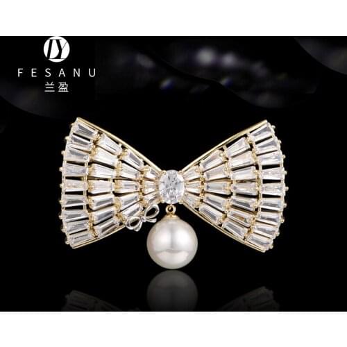White freshwater pearl Cubic Zirconia micro pave Crystal Brooch sweet bowknot