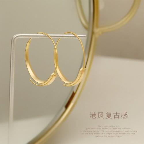 Vintage Hong Kong wind round ring earrings female fashion temperament tide earring Korea minimalist mist face earring