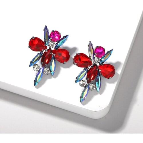 Dvacaman Bohemian Cute Bee Rhinestone Glass Stud Earrings for Women Vintage Handmade Crystal Earrings Chic Gifts Jewelry Bijoux