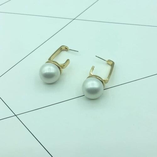 And American fashion personality exaggerated simple classical joker real gold plated colorful pearl earring A62-3