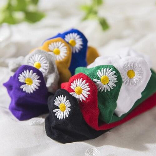 8 Pairs/Lot Colorful Daisy Embroidery Socks Men Women Cartoon Flowers Candy Color Sweet Design Soft Cotton Socks Set Gifts