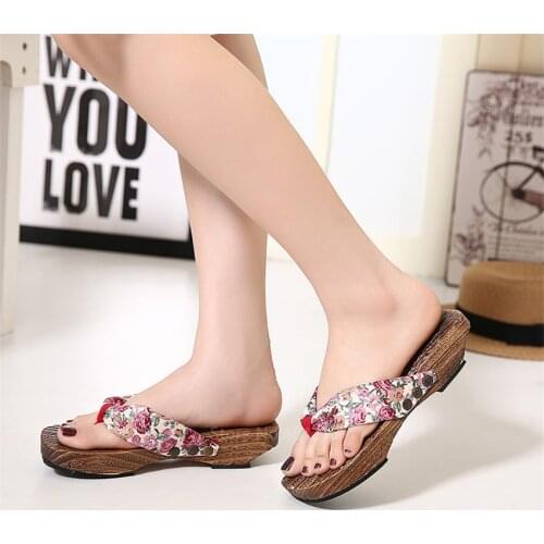 Cosplay Japanese Geta Clogs Kimono Shoes Women Flats Wooden Bottom Summer Beach Flip-flops Floral Sandals Wood Japanese Slippers