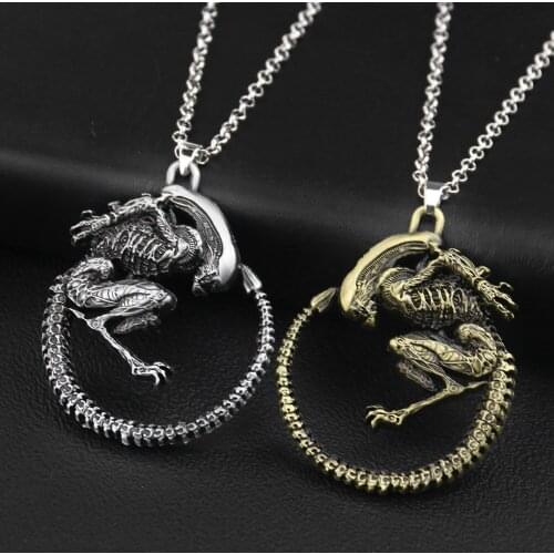 Hot Game Film Aliens Predator Skeleton Necklace Tail Bone Variation Alien Queen Devil Metal Pendant Chain Man boy Jewelry Gift