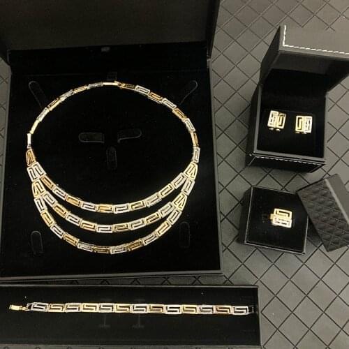 Classic Great Wall Pattern Four Pieces Set Gold And Silver Double Color Mix And Match Hollow Pattern Metal Set