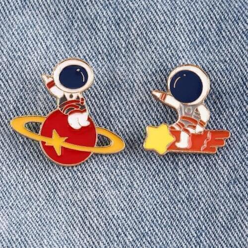 New Arrival Casual/Sporty Geometric Brooches Womens Lovely Cartoon Astronauts Alloy Space Couples Brooches Jewelry for Party