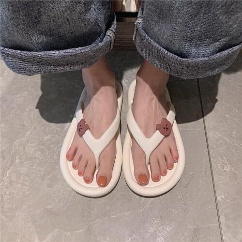 Cute cartoon character drag girl outside wearing non-slip clip-on girl heart holiday beach flat slippers shoes for women