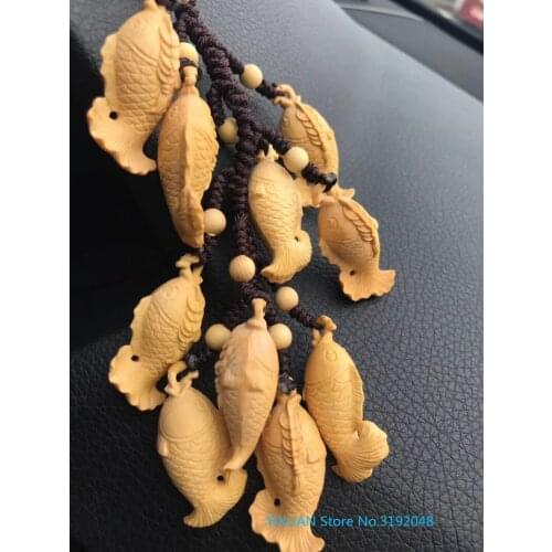 Hoja pequeña de madera amarilla talla fina cada año más que la pieza de colgar en coche trabajo hecho a mano para hacer l