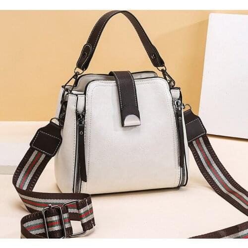Womens Bags Spring 2021 New Fashion Trend Womens Shoulder Bags Fashion Texture Ladies Large Capacity Portable Messenger Bag