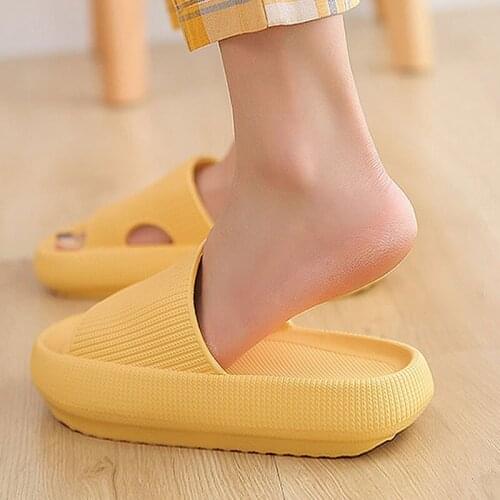 Home Slippers Solid Color Thick-soled Soft Slippers Non-slip Sandals Slippers for Men Women Outdoor Bath Slippers Women Shoes Y
