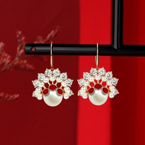 Guofeng Knife Ma Dan Facial Makeup Earrings Female New Year Red Retro Temperament Earrings Niche Design 2021 New Earrings