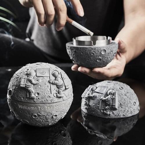 Homelily Creative Astronaut With Cover Round Ash Tray Home Decoration Accessories Portable Ashtray Living Room Desktop Decorate