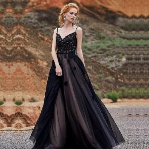 Amazing Black V Neck Wedding Dress Spaghetti Straps Lace Appliques Sleeveless Bridal Gown Vestido De Noiva