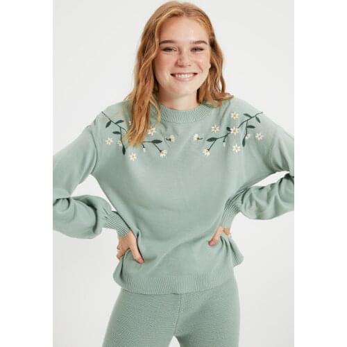 Trendyol Embroidered Detailed Knitwear Sweater TWOAW22KZ0211