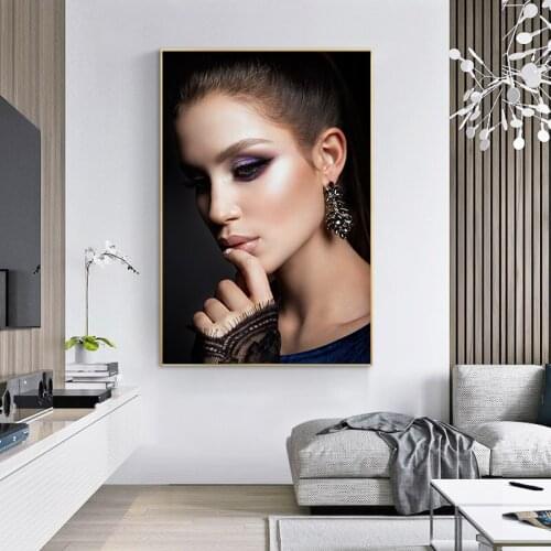 Modern Women With Beautiful Make up Canvas Painting Posters and Prints Scandinavian Wall Art Picture for Living Room Home Decor