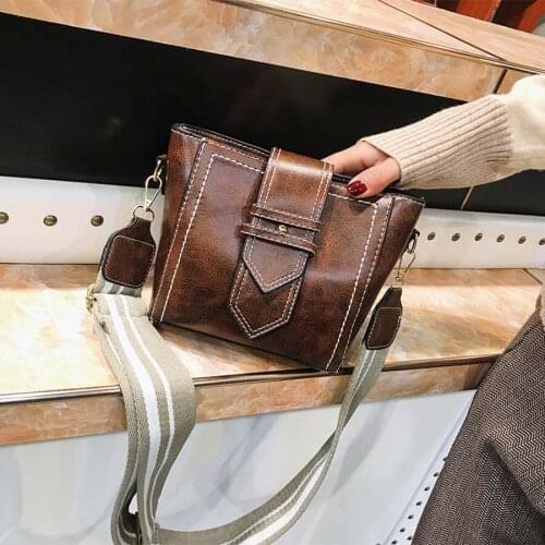 Womens bag shoulder messenger bag 2020 new fashion European and American style wide shoulder strap belt buckle bucket small bag