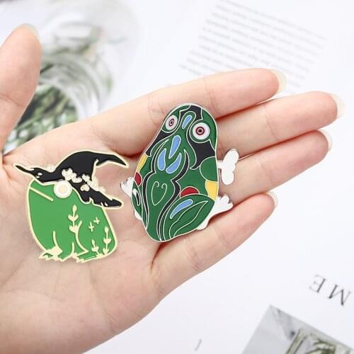 Clockwork Frog leaping frog Enamel Lapel Pins Chinese childhood toys Brooches animal Badges Gifts for Friends Jewelry Broche