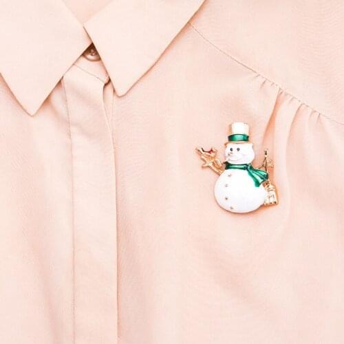Shiny Lovely Snowman With Present Brooches For Women Man Christmas Must-have Gold Hat Coat Accessories Jewelry