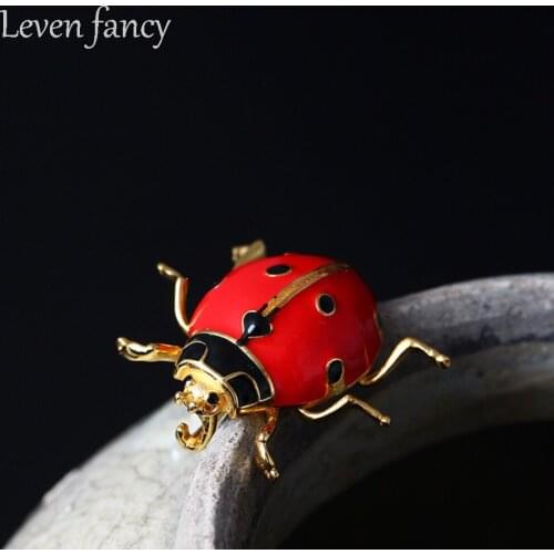 Leven fancy Wedding Brooches For Clothes