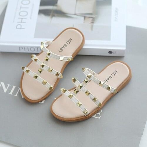 Summer New Rivet Children Sandals and Slippers Casual Flat-bottomed Outer Wear Girls Flip-flops Simple Kids Princess Slippers