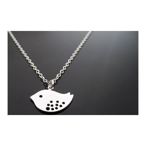 Cute Small Flight Baby Bird Sparrow Necklace Flying Swallow Pigeon Dove Animal Mother Minimalist Jewelry Collier Bijoux Femme