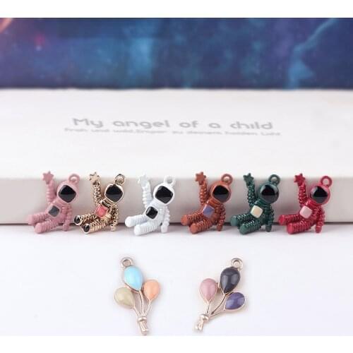 5pcs Cute Astronaut Keychain Pendant Charms Earring Findings Fun DIY Pick Up Star Necklace Bracelet Alloy Jewelry Accessory C207
