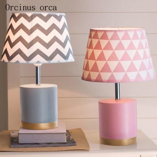 Nordic concise modern desk lamp bedroom bedside lamp warm led personalized creative pink desktop decorative table lamp