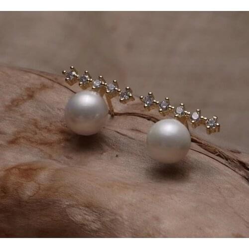 Exquisite French Geometric Cross Faux Pearl Earrings for Women Gold Color Metallic Shiny Rhinestones Stud Earrings Jewelry