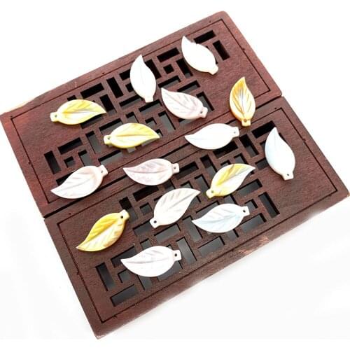 Natural Shell Pendant Three-color Leaf Shaped Necklace Pendant DIY Handmade Bracelet Earrings Jewelry Making Crafts Decoration